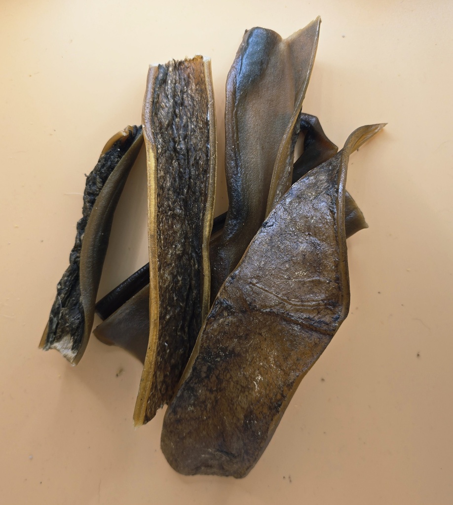 NaHuKa Natur Leckerli - Hirschhaut ohne Fell 150g